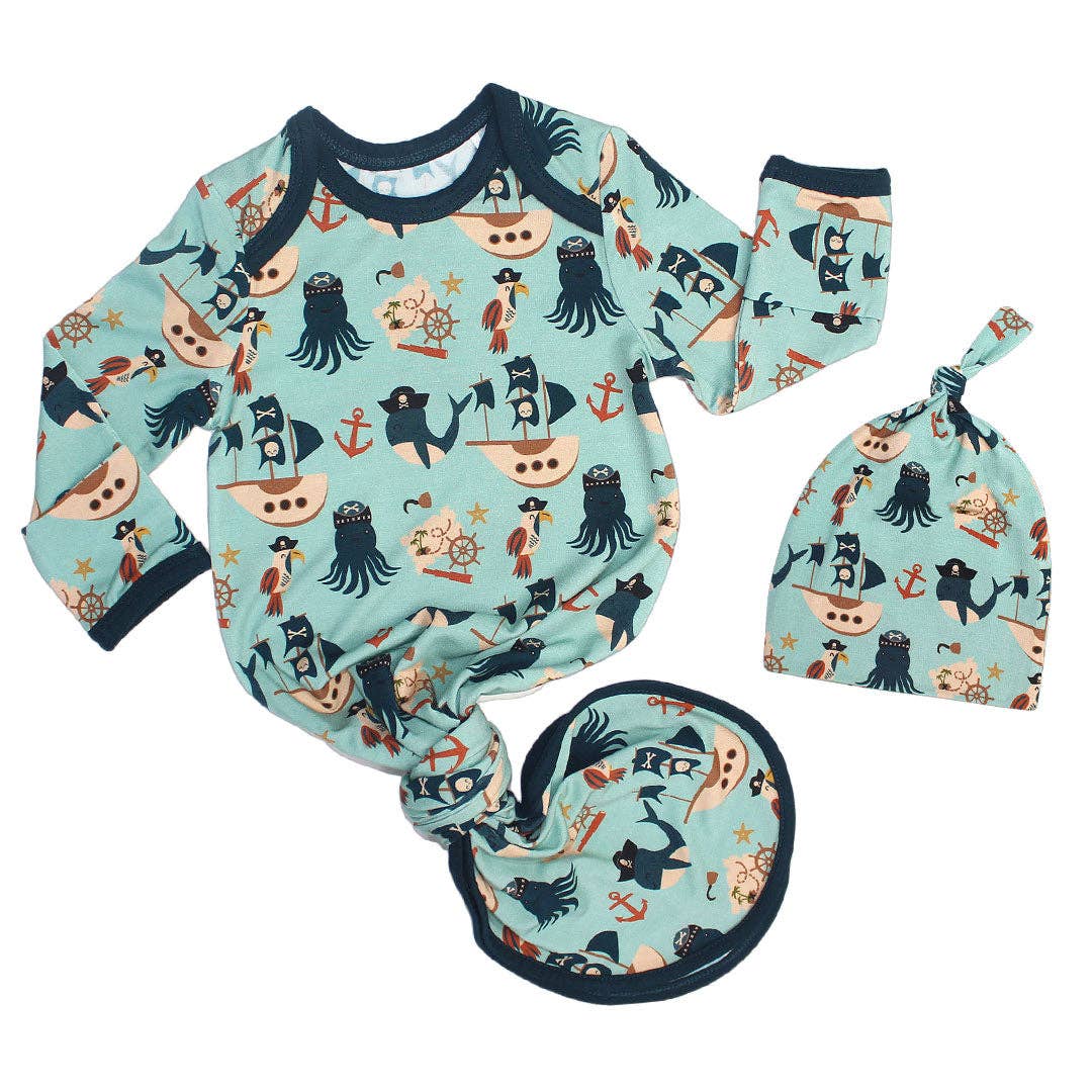 The softest pirate bamboo gown and hat sets for newborns! This gift set is perfect for new babies and moms. Soft, comfortable, and easy to use!